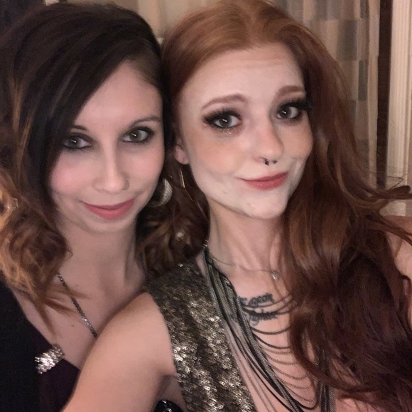 Meet your Posher, Danielle - Picture 5 of 5